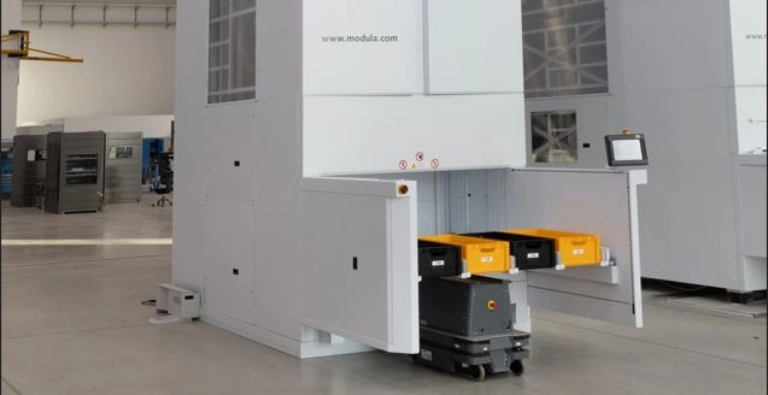 Modula integrado con robots móviles autónomos